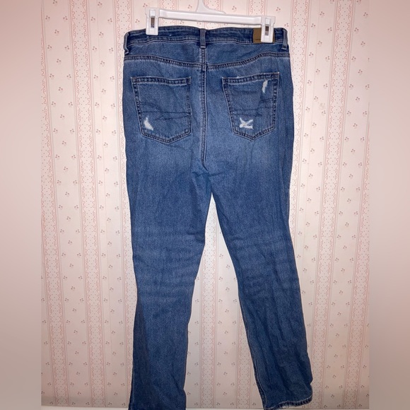 Love these jeans! Size 10 mom jeans from American Eagle (fit more like 6/8) - Picture 3 of 5